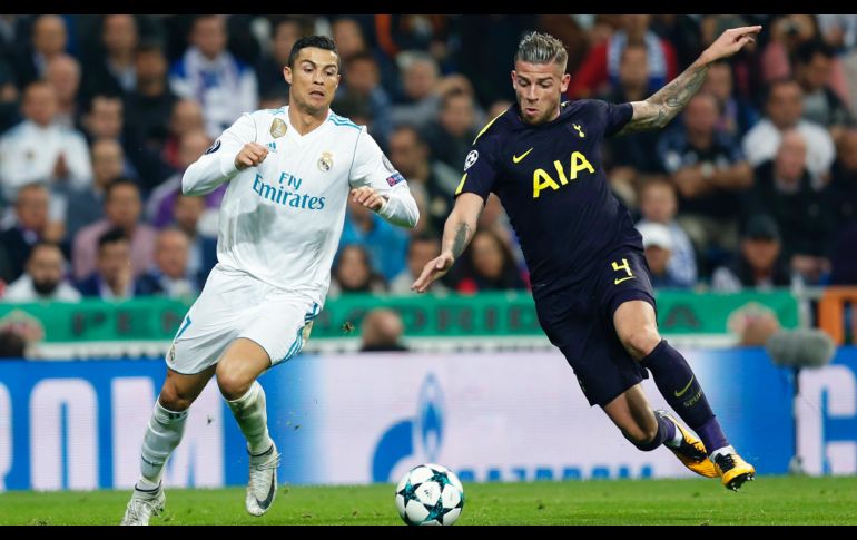 Al minuto 42 Cristiano (I) convirtió un penalti cometido sobre Toni Kroos. AP/ F. Seco