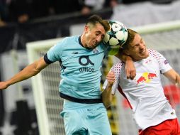 Héctor Herrera (I) colocó la asistencia para el segundo gol de los portugueses. AP/ J. Meyer