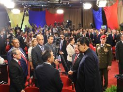 Los gobernadores oficialistas acompañaron a Nicolás Maduro en una rueda de prensa en la que fustigó a quienes ponen en duda la limpieza de los comicios. EFE / Miraflores