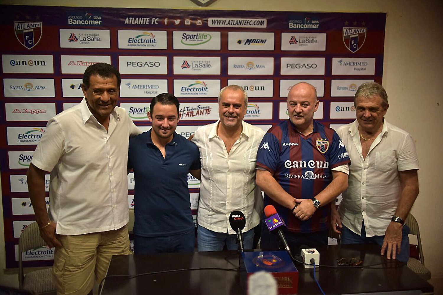 Presentan a José Lavín como nuevo presidente del Atlante