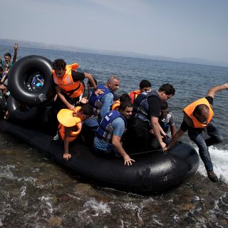 Guardacostas libios rescatan a 119 inmigrantes en el Mediterráneo