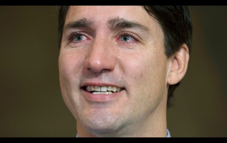 Justin Trudeau, primer ministro de Canadá, reacciona al hablar de su amigo Gord Downie, cantante del grupo canadiense Tagically Hip, en la sede del Parlamento en Ottawa. Downie murió ayer por un cáncer en el cerebro. AP/The Canadian Press/A. Wyld