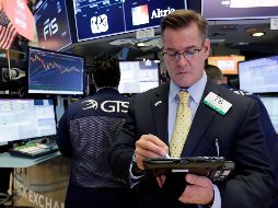 La Bolsa de Nueva York se vio impulsada por títulos tecnológicos y bancarios en medio de reportes trimestrales de ganancias. AP / R. Drew