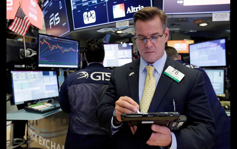 La Bolsa de Nueva York se vio impulsada por títulos tecnológicos y bancarios en medio de reportes trimestrales de ganancias. AP / R. Drew