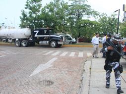 Policías estatales y municipales acordonaron la zona, en tanto personal de Pemex reparó la fuga del ducto. NTX / ARCHIVO