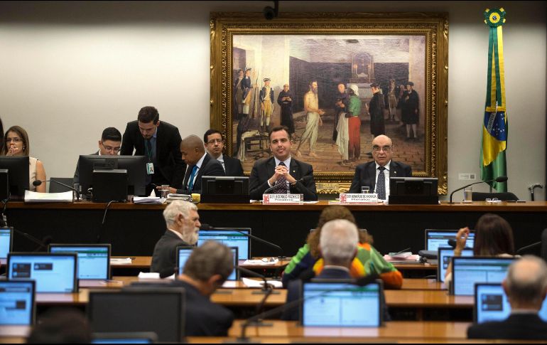 Si dos terceras partes de la cámara aceptaran los cargos,  el presidente brasileño sería suspendido por el Senado hasta seis meses.  EFE / J. Alves