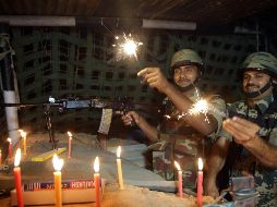 El siniestro ocurre un día antes del festival hindú Diwali, uno de los más populares de la religión, informó la policía. EFE / J. Singh