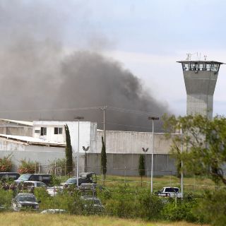 Suman 18 reos muertos por motín en penal de Cadereyta