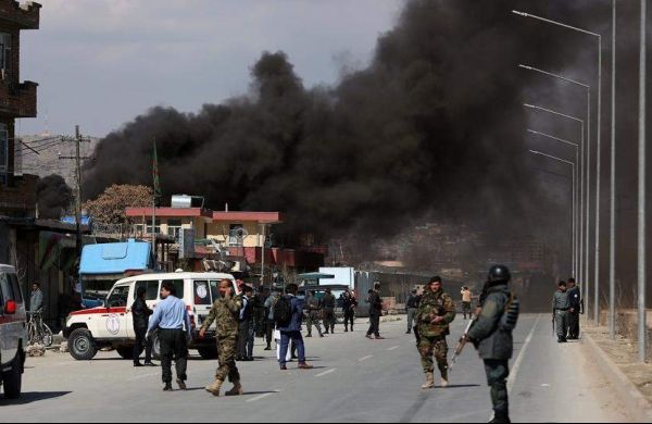 Talibanes atacan una base militar en Afganistán