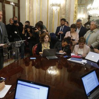 Gobierno español anuncia que tomará medidas legales en Cataluña
