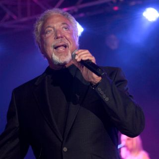 El cantante Tom Jones revela que sufrió acoso sexual