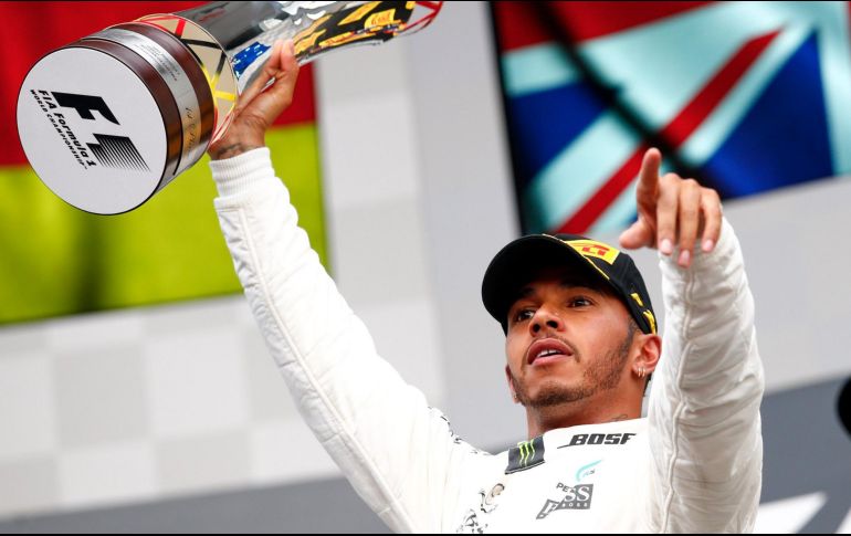 Hamilton se ubicaría en el Top-5 de los pilotos más exitosos de la historia por detrás de Michael Schumacher, el argentino Juan Manuel Fangio y junto a Alain Prost y su gran rival, el alemán Sebastian Vettel. TWITTER / @LewisHamilton