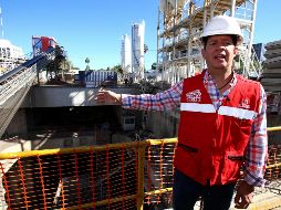 Rodolfo Guadalajara, titular de Siteur, muestra los avances en las obras de la Línea 3. EFE/ U. RUÍZ