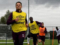 Hernández (I) tendrá la oportunidad de tomar la batuta de la ofensiva de los Hammers. TWITTER/@WestHamUtd