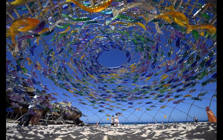 Una escultrua de la artista Jane Cowie se muestra durante la exposición  