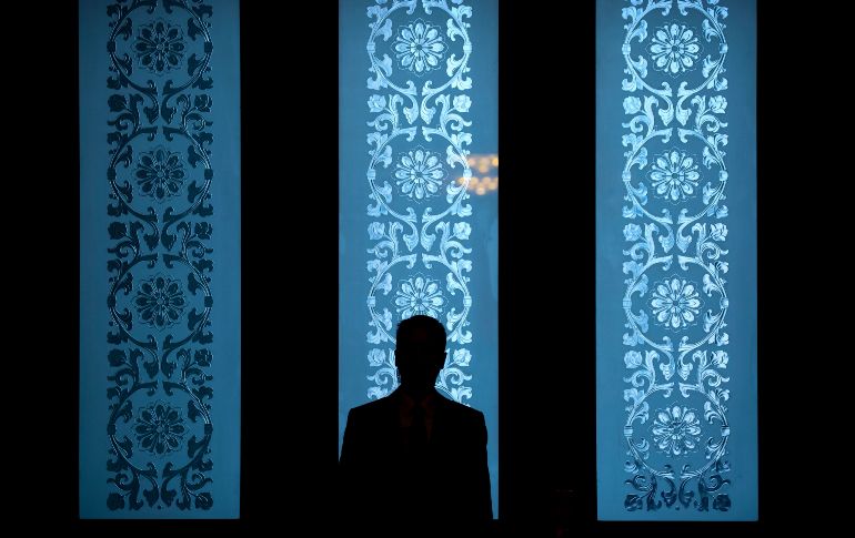 Un oficial de seguridad vigila en el Gran Salón del Pueblo, durante las reuniones de delegados del Congreso del Partido Comunista de China en Pekín. AP/M. Schiefelbein