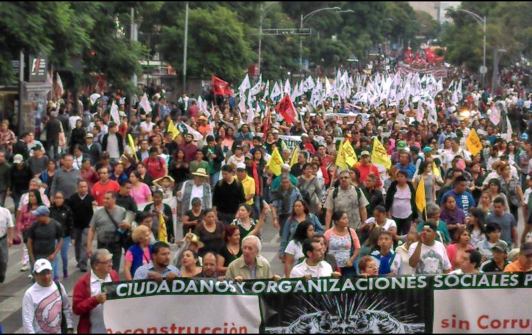 En la manifestación participan alrededor de mil 500 personas. Twitter / @Coordinadora1DM