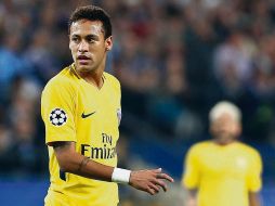 La multa se extiende a Neymar, sus padres y a las tres empresas que administran la carrera del astro. EFE