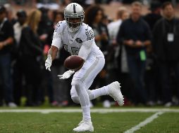 Michael Crabtree recibe atrapa el balón para hacer la anotación de la victoria. AFP/T. Henderson