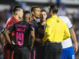 Los queretanos cayeron a media semana ante Cruz Azul, en un duelo envuelto en la polémica por las decisiones arbitrales. MEXSPORT / ARCHIVO