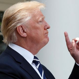 Trump apela a tribunales para establecer su veto migratorio