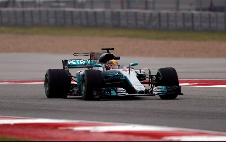 Hamilton cubrió, en la mejor de sus vueltas, los cinco mil 513 metros de la pista texana, en un minuto, 36 segundos y 335 milésimas. TWITTER / @F1