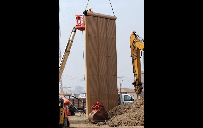 Este muro de metal cuenta con una superficie corrugada. AP/G. Bull