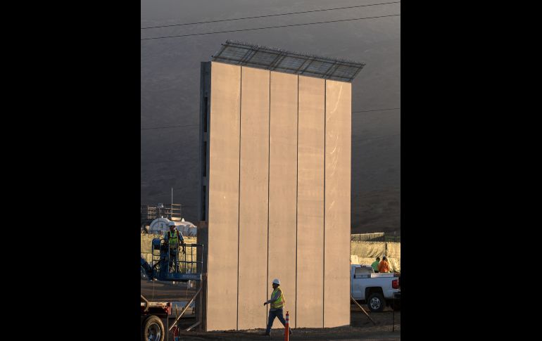 Este modelo de concreto cuenta con una placa de acero en la cima con remates de tres puntas, como una planta de agave. AFP/