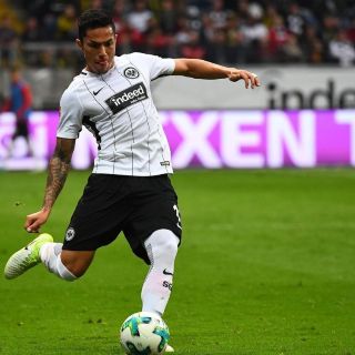 Carlos Salcedo y el Eintracht empatan con el Dortmund