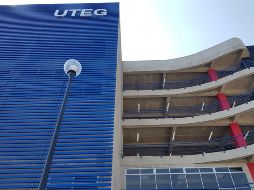 La inauguración se llevó a cabo en compañía de docentes, el rector general, José Roque Albín e invitados especiales, como Enrique Alfaro. ESPECIAL
