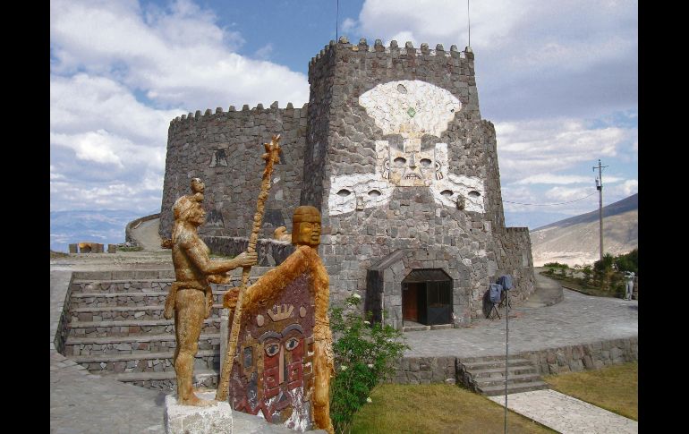 El Templo del Sol es una gran edificación de piedra a los pies del volcán Pululahua, a tres mil metros de altura sobre el nivel del mar. ESPECIAL