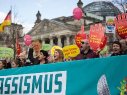 El iniciador de la manifestación, declara que la historia ha enseñado a los alemanes a dónde pueden conducir el odio y el racismo. EFE/ Omer
