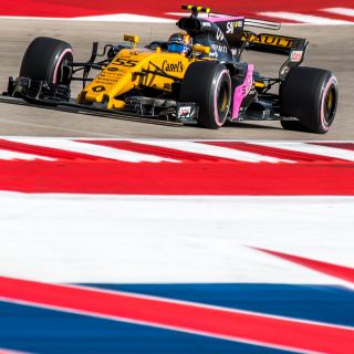 Carlos Sainz califica de "casi perfecto" su debut con Renault