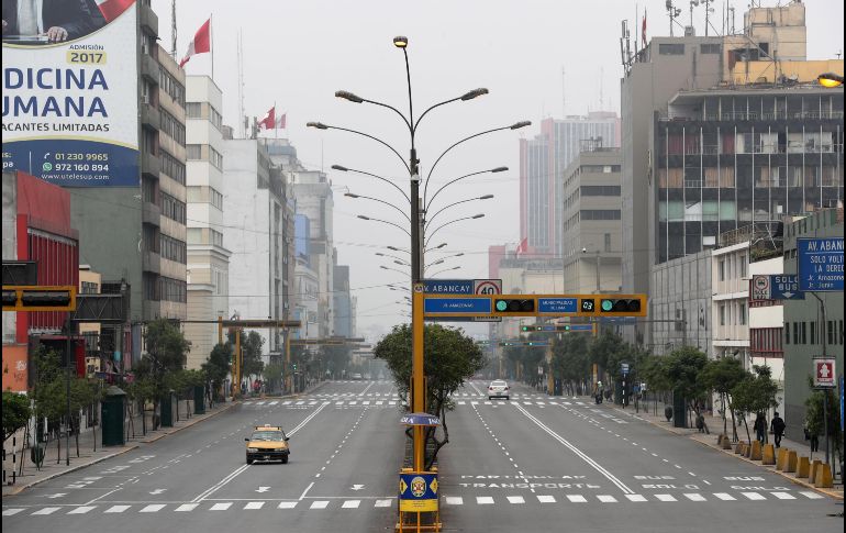 Así luce la normalmente congestionada avenida Abancay, en el centro histórico de Lima, durante el censo de población en Perú para encuestar a más de 30 millones de habitantes. EFE/F. Gimeno