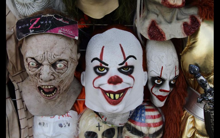 Máscaras para disfraces previo a la celebración de 