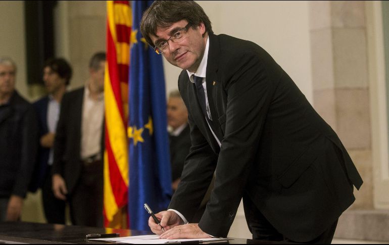 El dirigente se plantea la posibilidad de participar en Madrid en el debate que el Senado de España realizará, sobre las medidas que se proponen para intervenir el gobierno autonómico. EFE / ARCHIVO