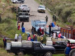 Al lugar llegaron elementos de Seguridad Física de Pemex y del Ejército Mexicano, para contener a los ciudadanos y resguardar las tareas de reparación. SUN