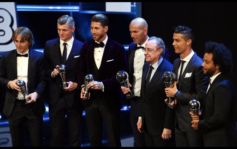 Zidane fue elegido como el mejor entrenador de la temporada, Modric, Kroos, Ramos, Ronaldo y Marcelo fueron elegidos dentro del Once ideal de la FIFA. EFE / A. Rain