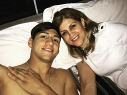 El jugador comparte una tierna 'selfie' con su mamá como parte del mensaje a sus seguidores. INSTAGRAM / @alan_pulido17
