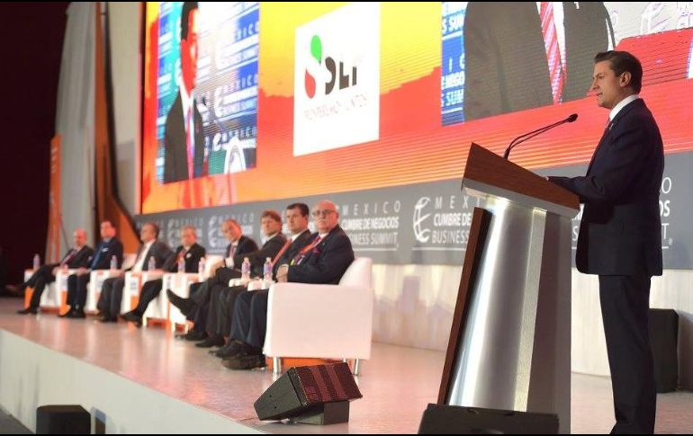 El Mandatario participó en la edición 15 de la Cumbre de Negocios presidida por el empresario Miguel Alemán Velasco. TWITTER / @PresidenciaMX