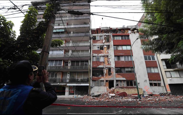 El sismo del 19 de septiembre causó colapsos y fracturas en edificios de la Ciudad de México; en la imagen, una construcción afectada en la colonia Del Valle. SUN/Archivo