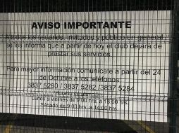 Una pancarta en la entrada indica que a partir de este martes, ''el club dejará de prestar sus servicios'', lo cual causa molestias a socios que a diario acuden a realizar ejercicio. ESPECIAL /