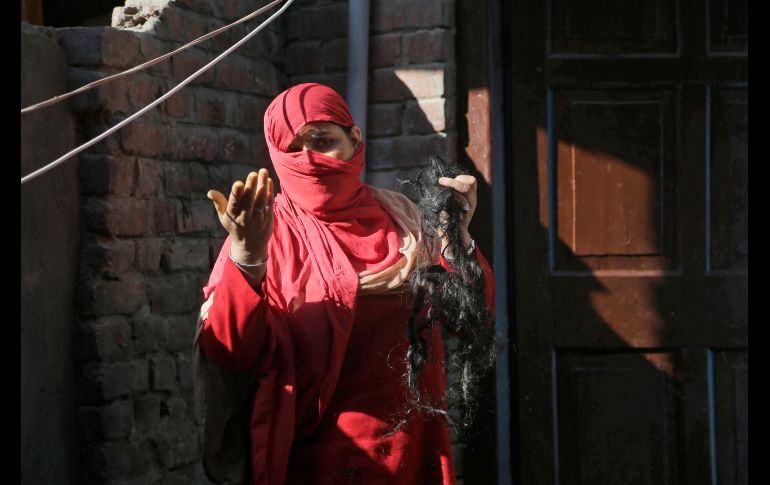 Tasleema Akhter es una de las víctimas a las que les cortaron el cabello trenzado en Srinagar, India.