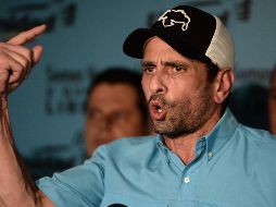Las diferencias entre Henrique Capriles (foto) y Ramos Allup debilitan a la oposición venezolana en su lucha contra Nicolás Maduro. AFP/F. Parra