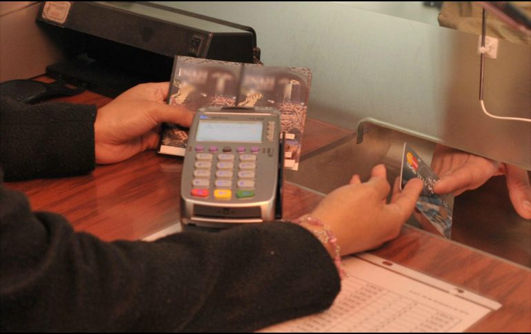 En los últimos 12 meses, el crecimiento de la cartera de quitas y castigos en los créditos al consumo se mantiene al alza, e incluso ya supera a la cartera vigente. NOTIMEX/Archivo