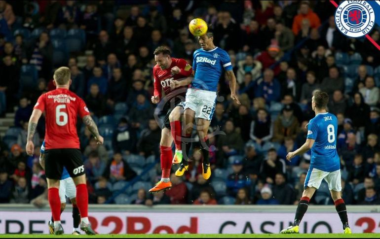 Los Rangers ni siquiera convocaron a Carlos Peña, el otro jugador mexicano del club. TWITTER/@RangersFC