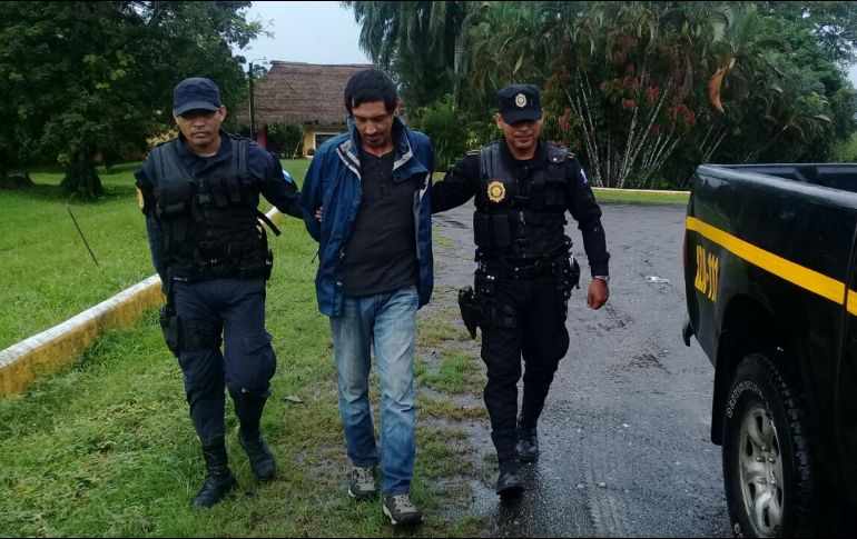 Ayer martes por la mañana, policías de Livingston, en Guatemala, lo encontraron durmiendo debajo de un puente. NTX / ARCHIVO