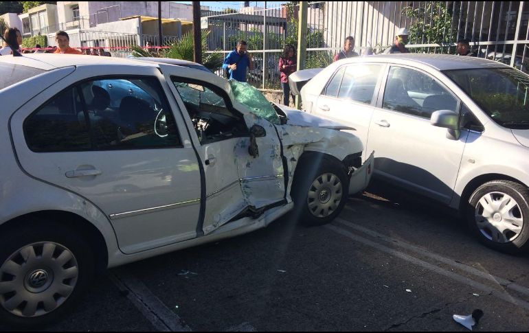 Transporte público se impacta contra vivienda