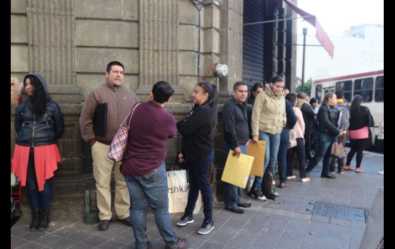 Personas se forman para poder tramitar su Cédula Profesional Estatal. EL INFORMADOR/E. Barrera