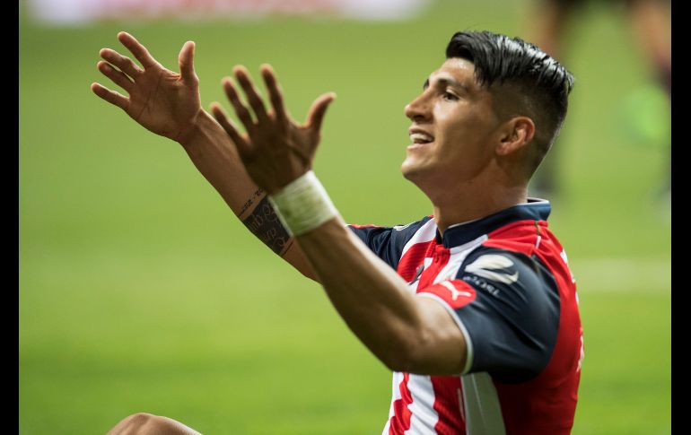Alan Pulido sufrió un aparatoso accidente en Avenida Patria; afortunadamente, nadie resultó con lesiones severas. MEXSPORT